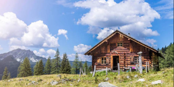 Hybrid Work Environments: Balancing Comfort and Professionalism in Your Home Office